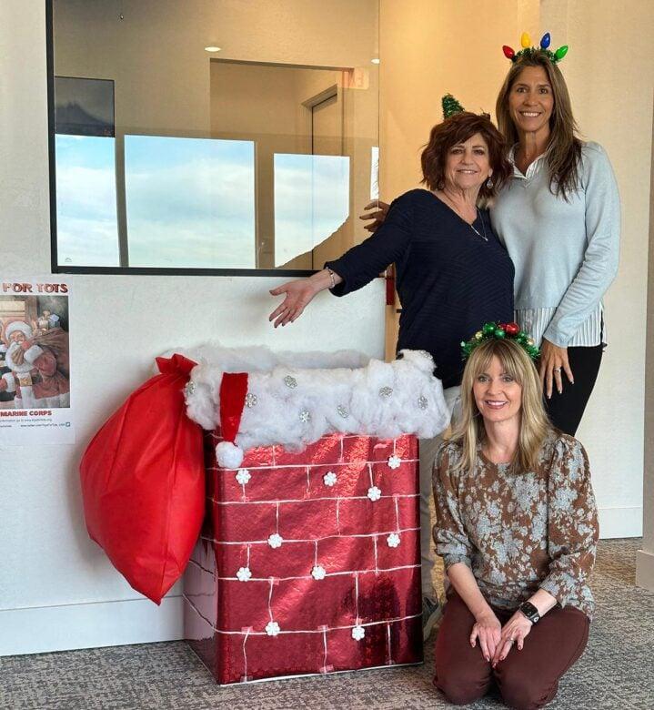 Michelle-Nicole-Julie-2-e1734999935904-719x780