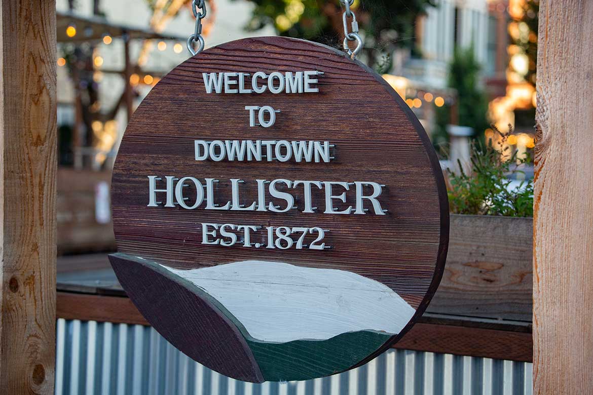 Downtown Hollister Sign